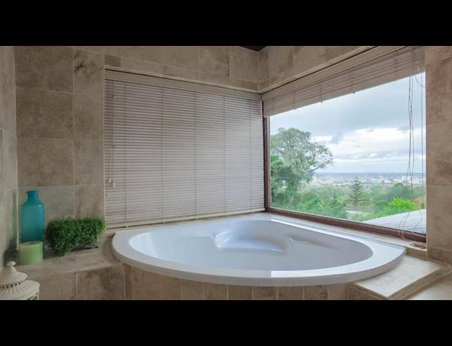 4 BEDROOM HOUSE FOR SALE IN NEWLANDS